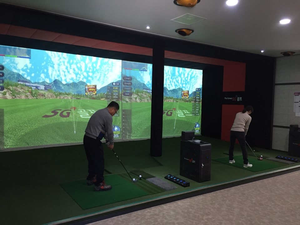 Indoor SG Screen Golf Booth